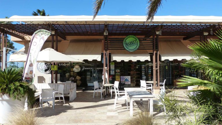 A grocery store, coffee bar and much more! Aruba's #1!